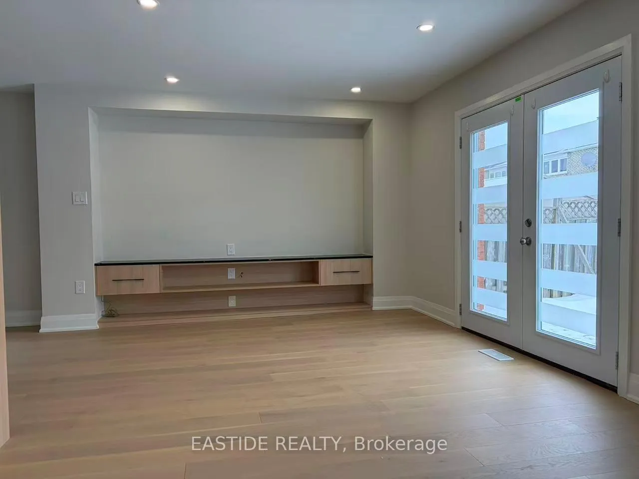 Photo 6 of 39 Coppard Avenue, Markham, Middlefield — HOMEH