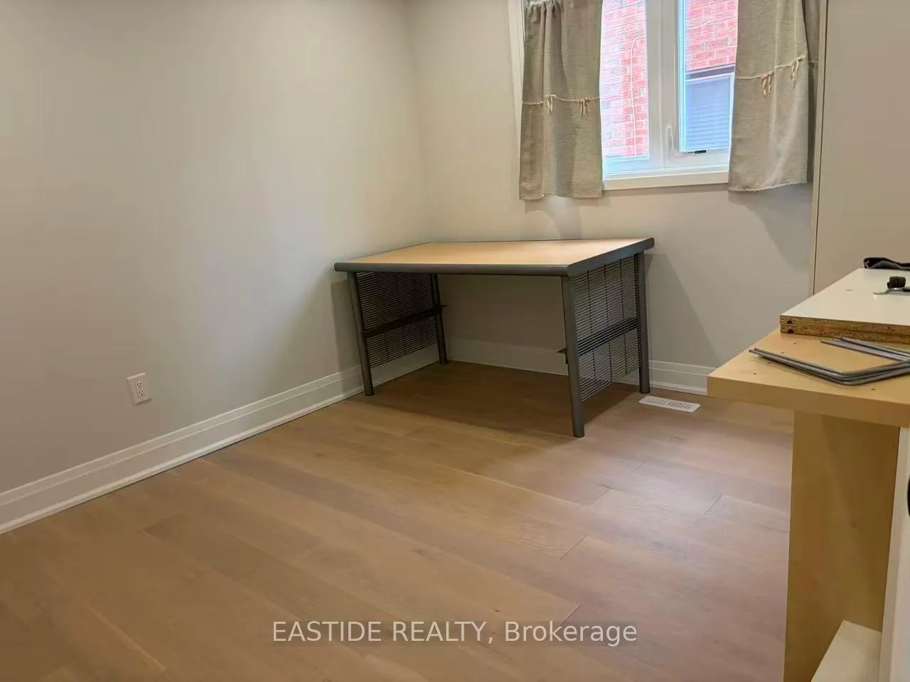 Photo 9 of 39 Coppard Avenue, Markham, Middlefield — HOMEH