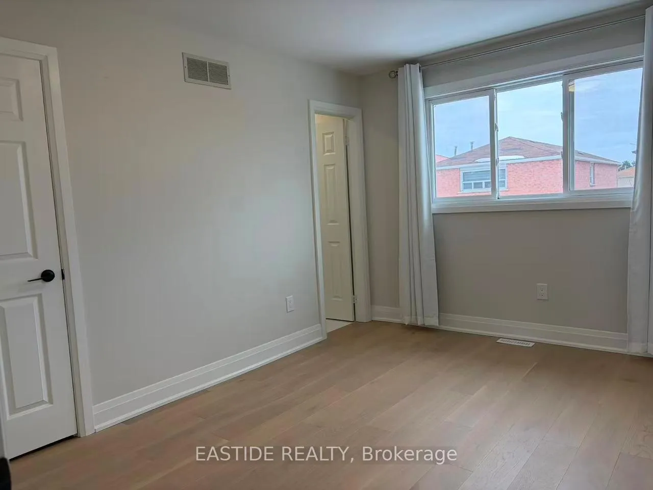 Photo 16 of 39 Coppard Avenue, Markham, Middlefield — HOMEH