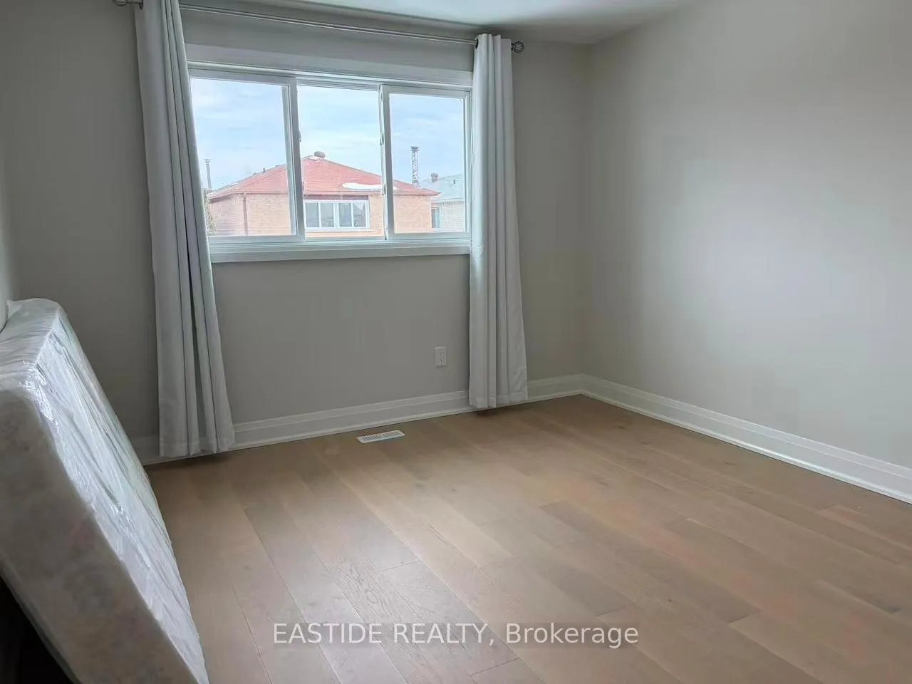 Photo 18 of 39 Coppard Avenue, Markham, Middlefield — HOMEH