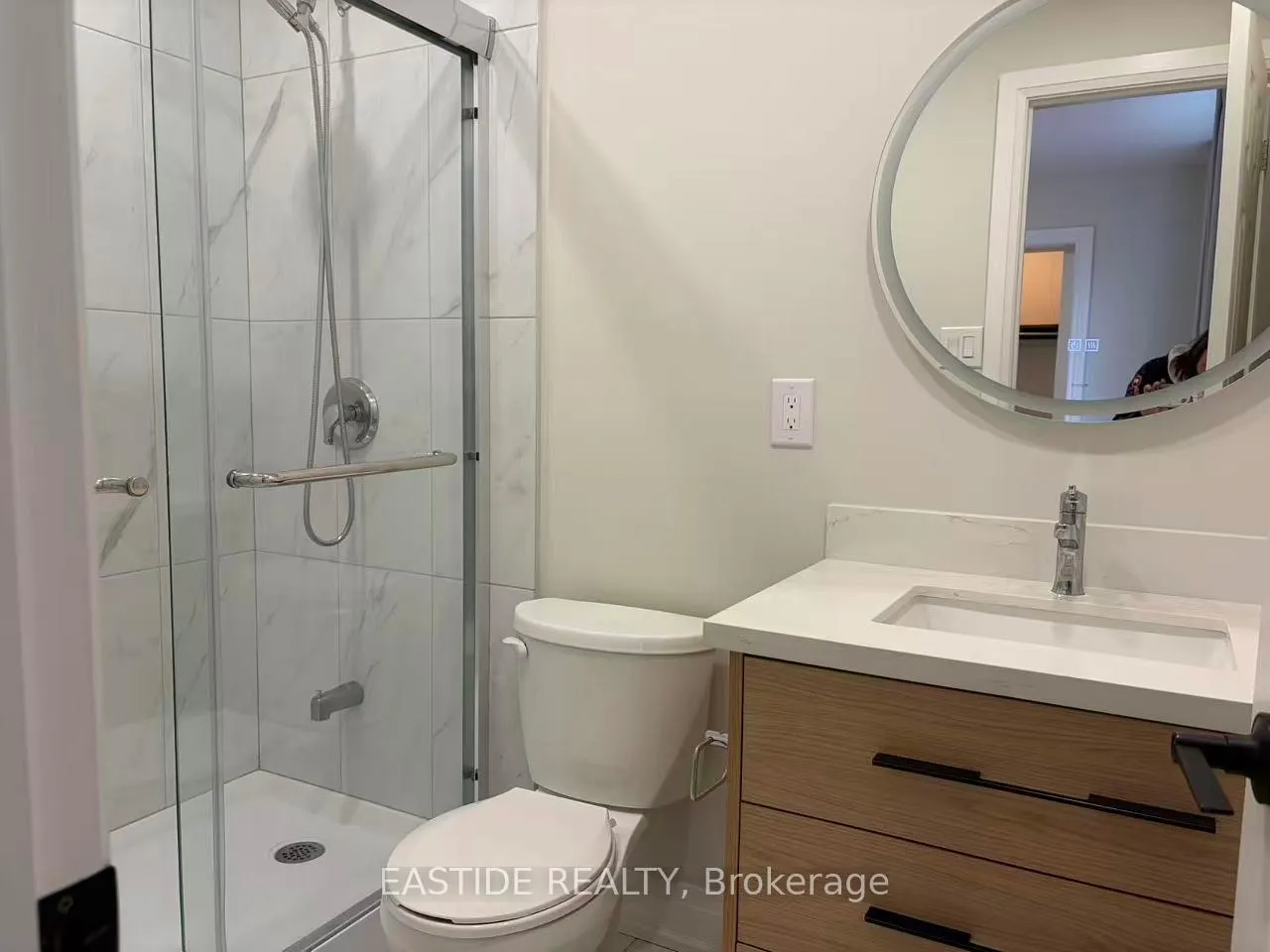 Photo 23 of 39 Coppard Avenue, Markham, Middlefield — HOMEH