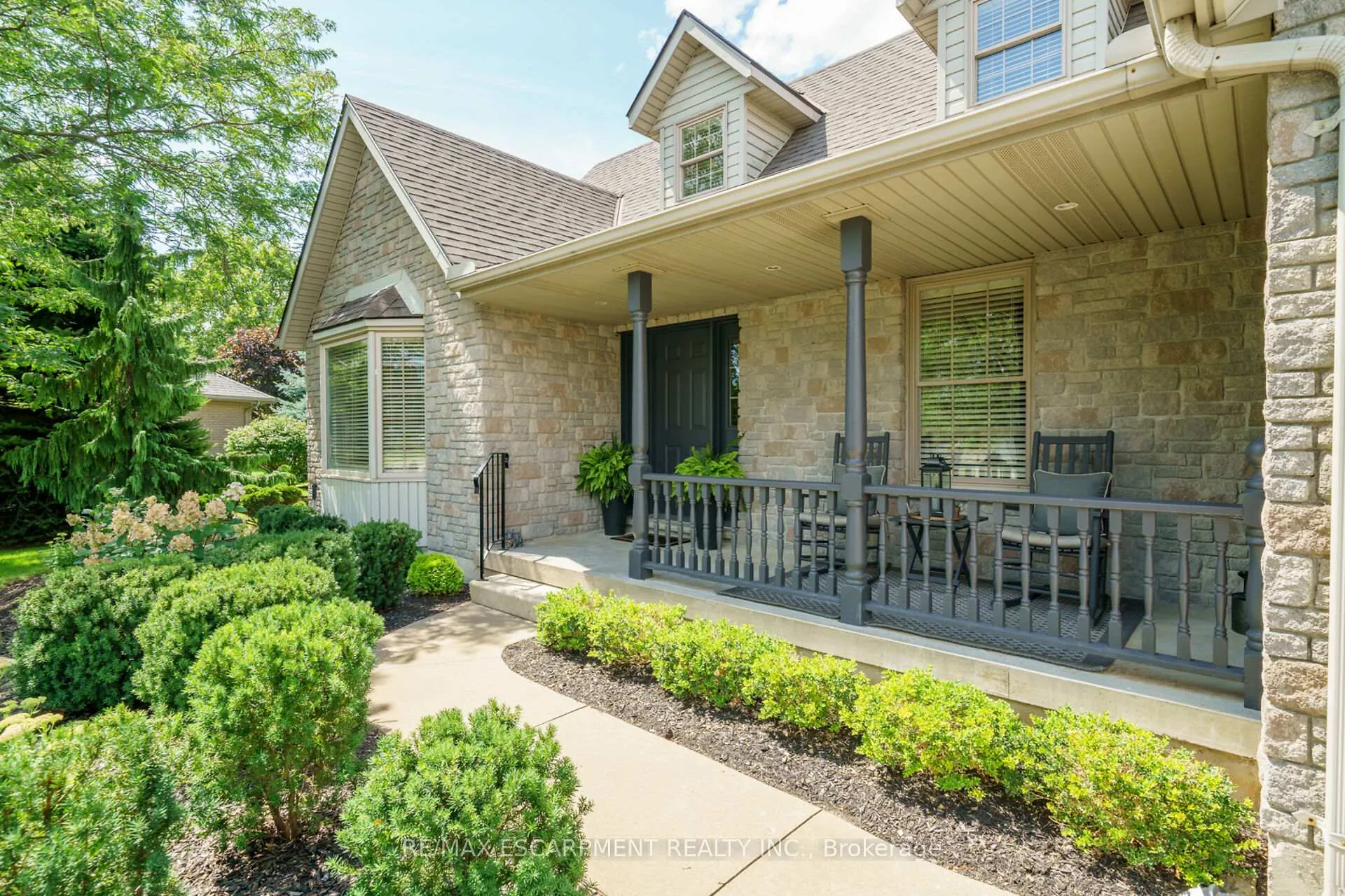 Photo 3 of 17 Angle Street, Norfolk, Simcoe — HOMEH