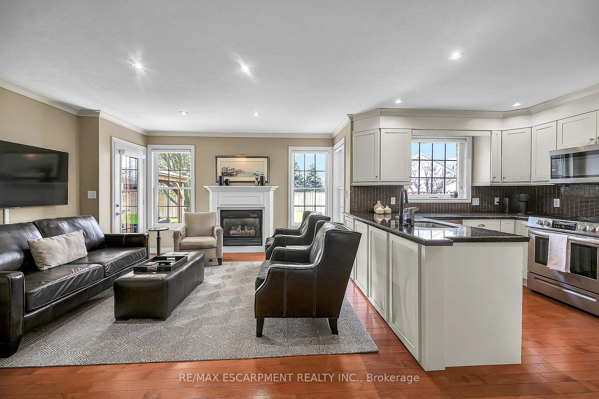 Photo 9 of 17 Angle Street, Norfolk, Simcoe — HOMEH