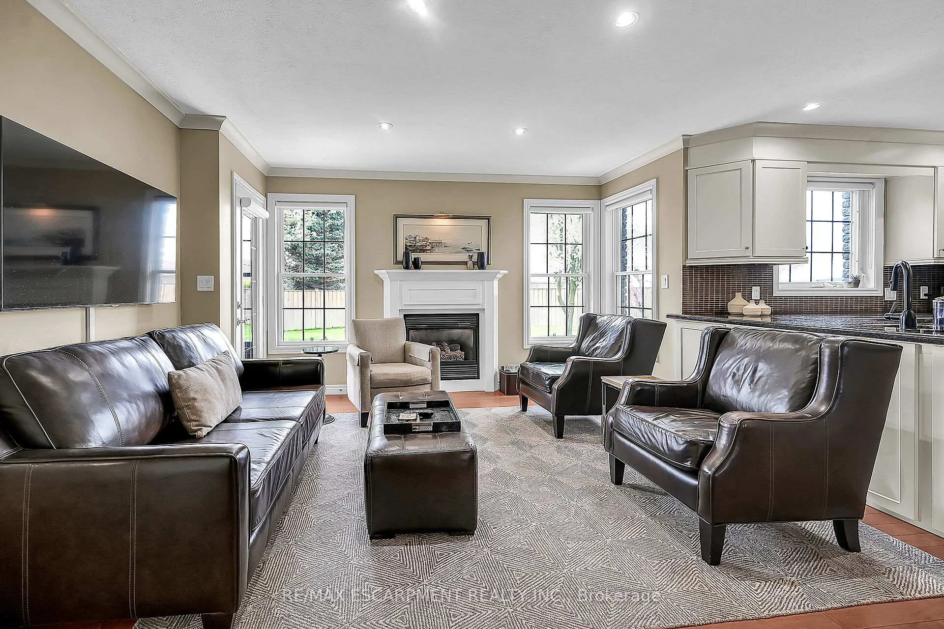 Photo 10 of 17 Angle Street, Norfolk, Simcoe — HOMEH