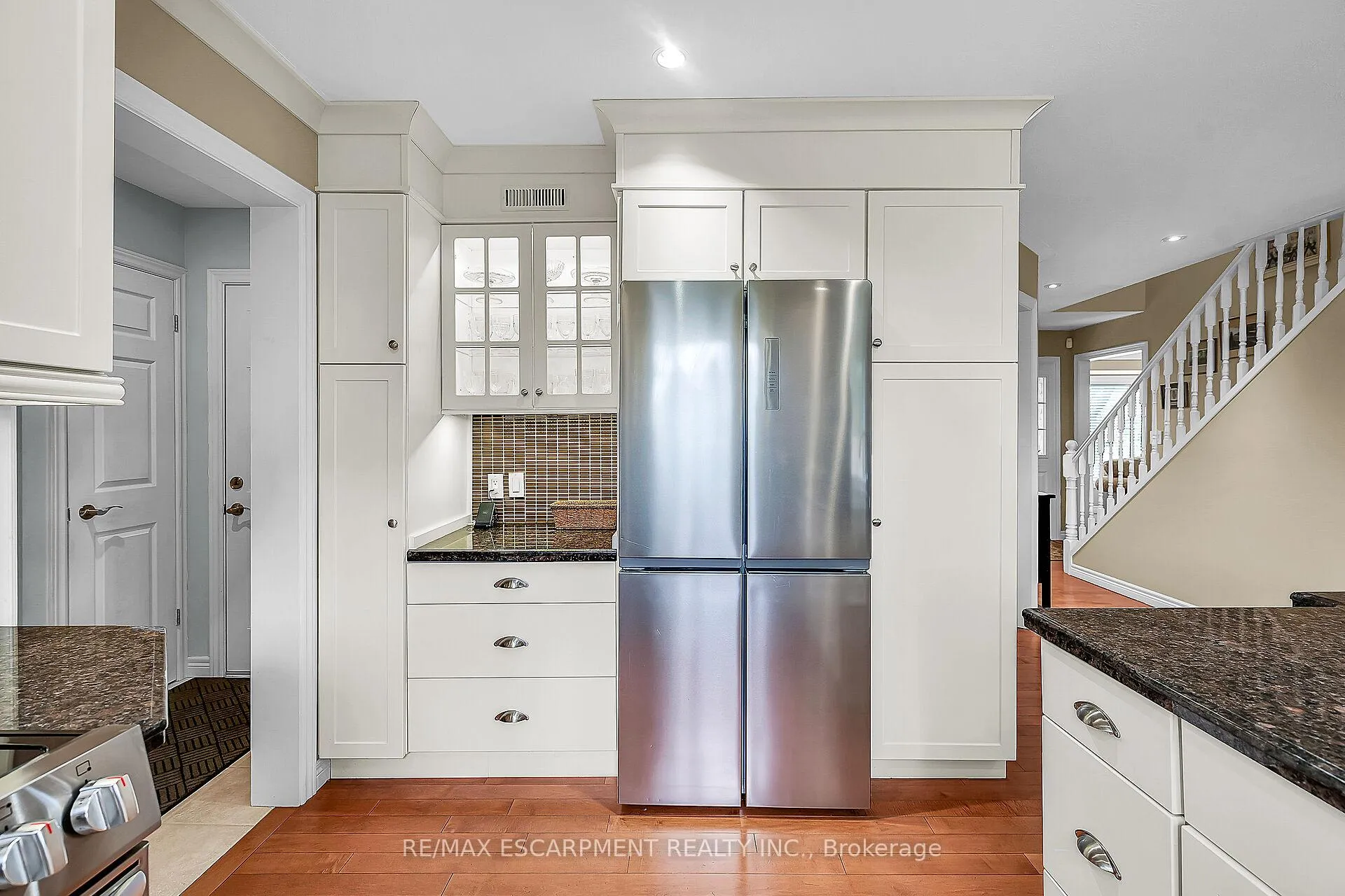 Photo 15 of 17 Angle Street, Norfolk, Simcoe — HOMEH