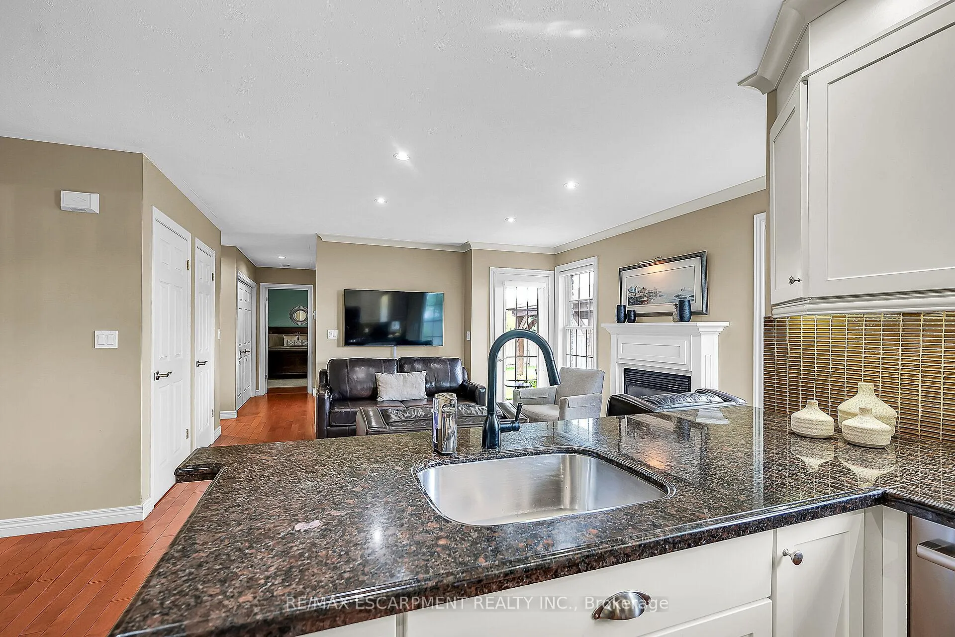 Photo 16 of 17 Angle Street, Norfolk, Simcoe — HOMEH