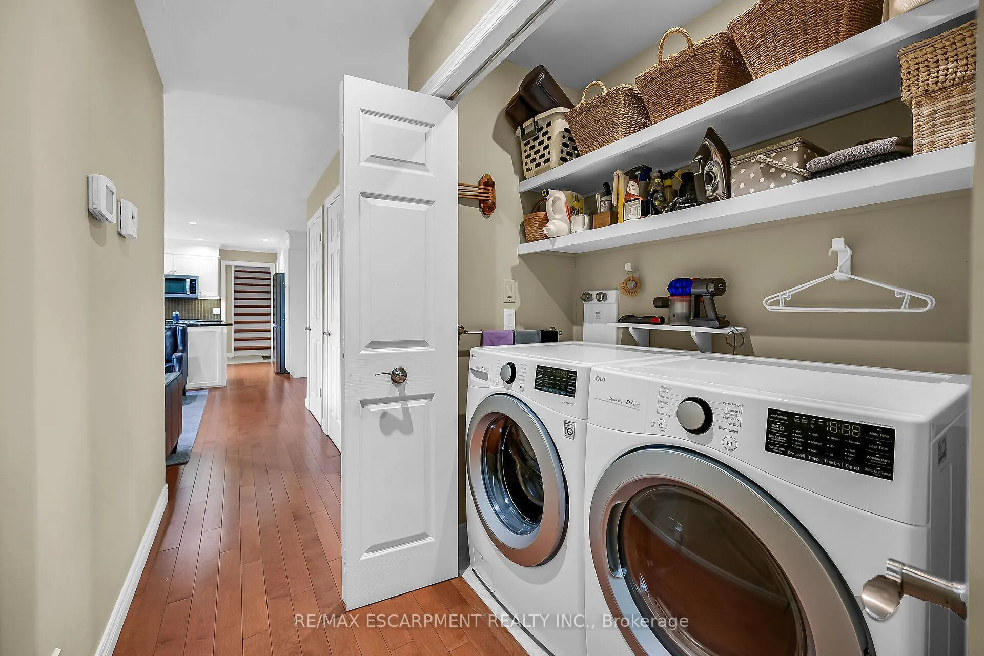 Photo 20 of 17 Angle Street, Norfolk, Simcoe — HOMEH