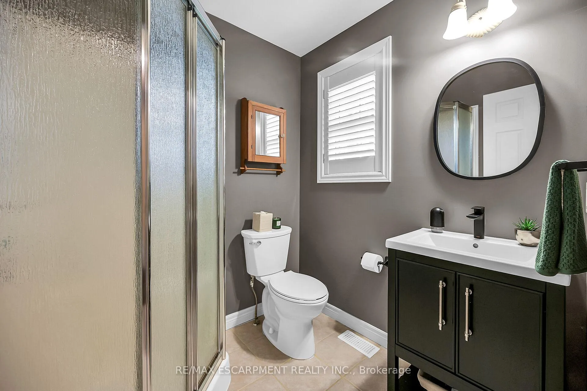 Photo 21 of 17 Angle Street, Norfolk, Simcoe — HOMEH