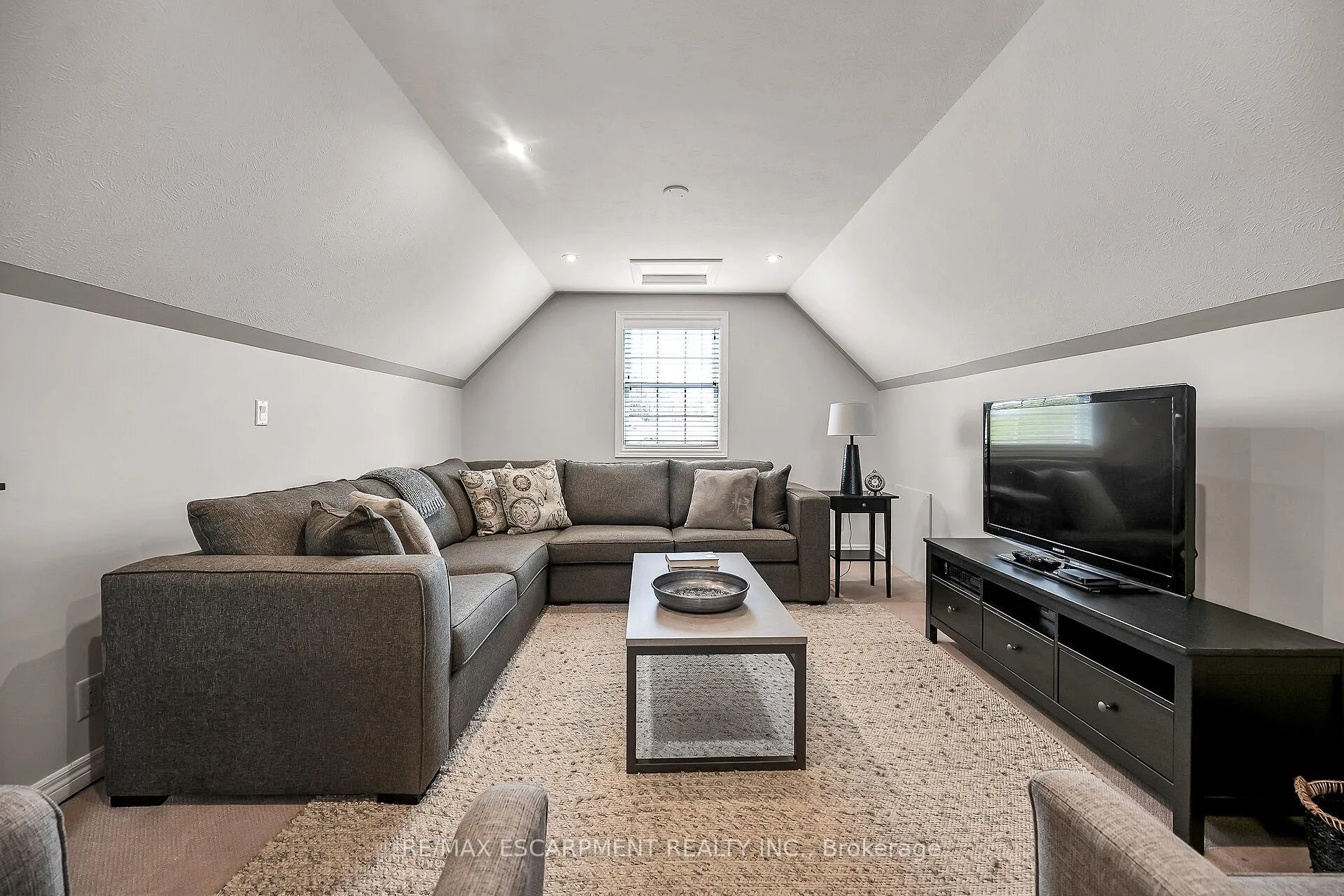 Photo 22 of 17 Angle Street, Norfolk, Simcoe — HOMEH