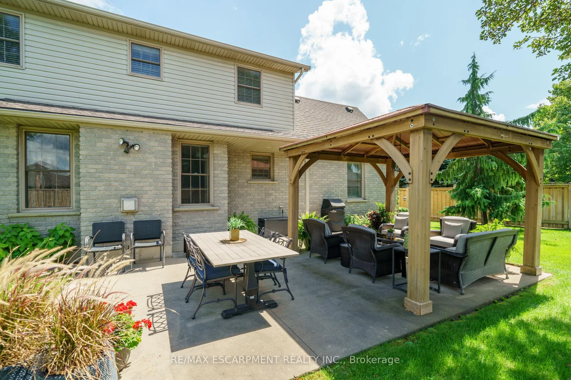 Photo 38 of 17 Angle Street, Norfolk, Simcoe — HOMEH