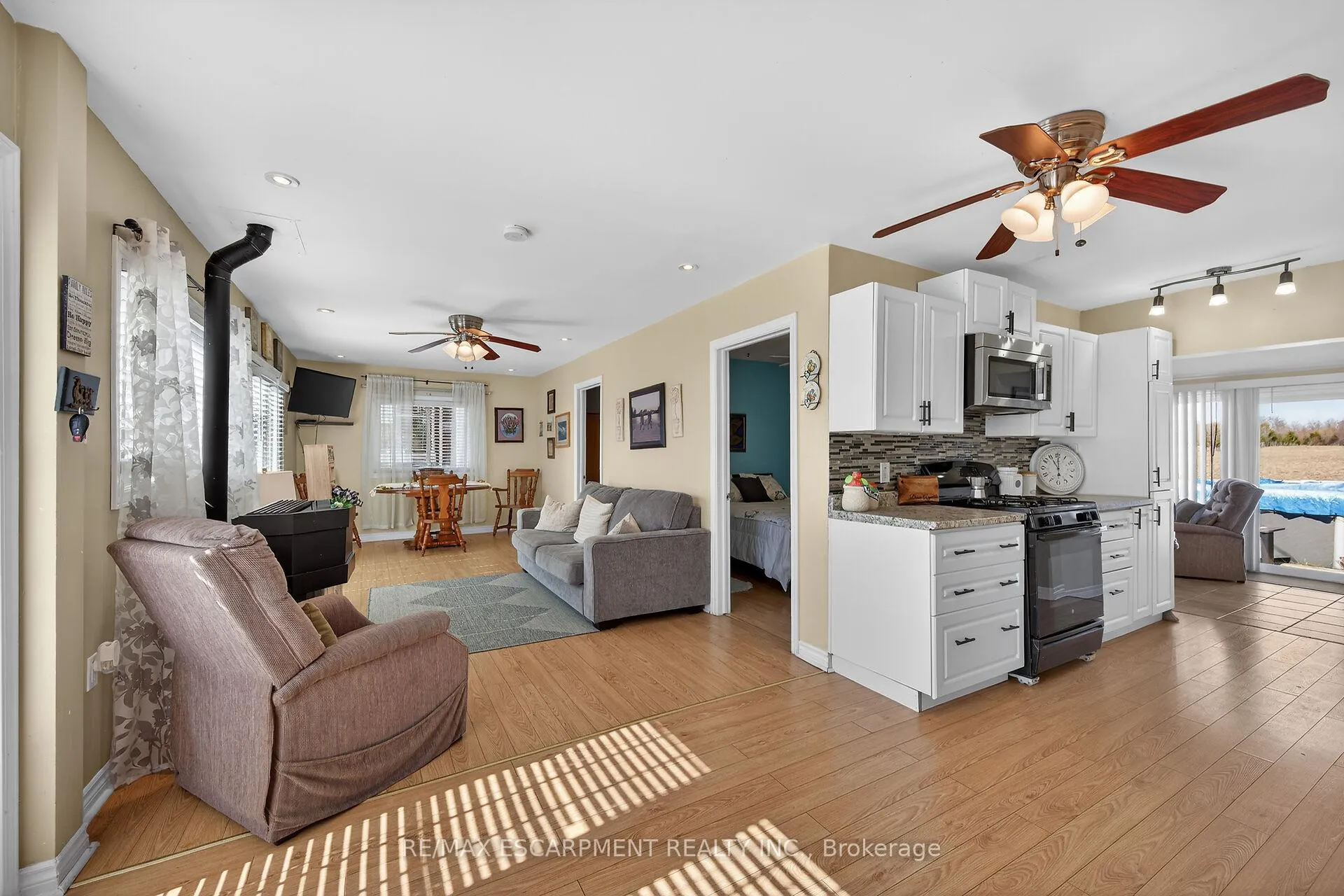 Photo 6 of 87 Lakeshore Road, Haldimand, Nanticoke — HOMEH