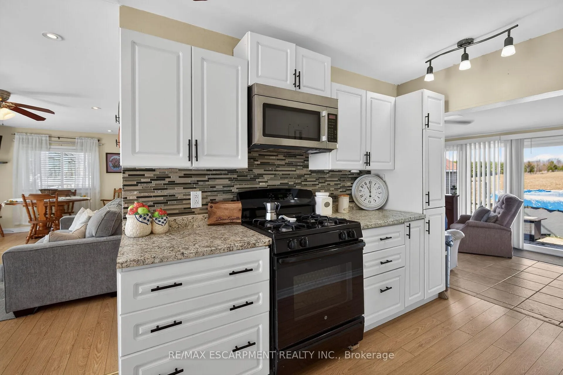 Photo 9 of 87 Lakeshore Road, Haldimand, Nanticoke — HOMEH
