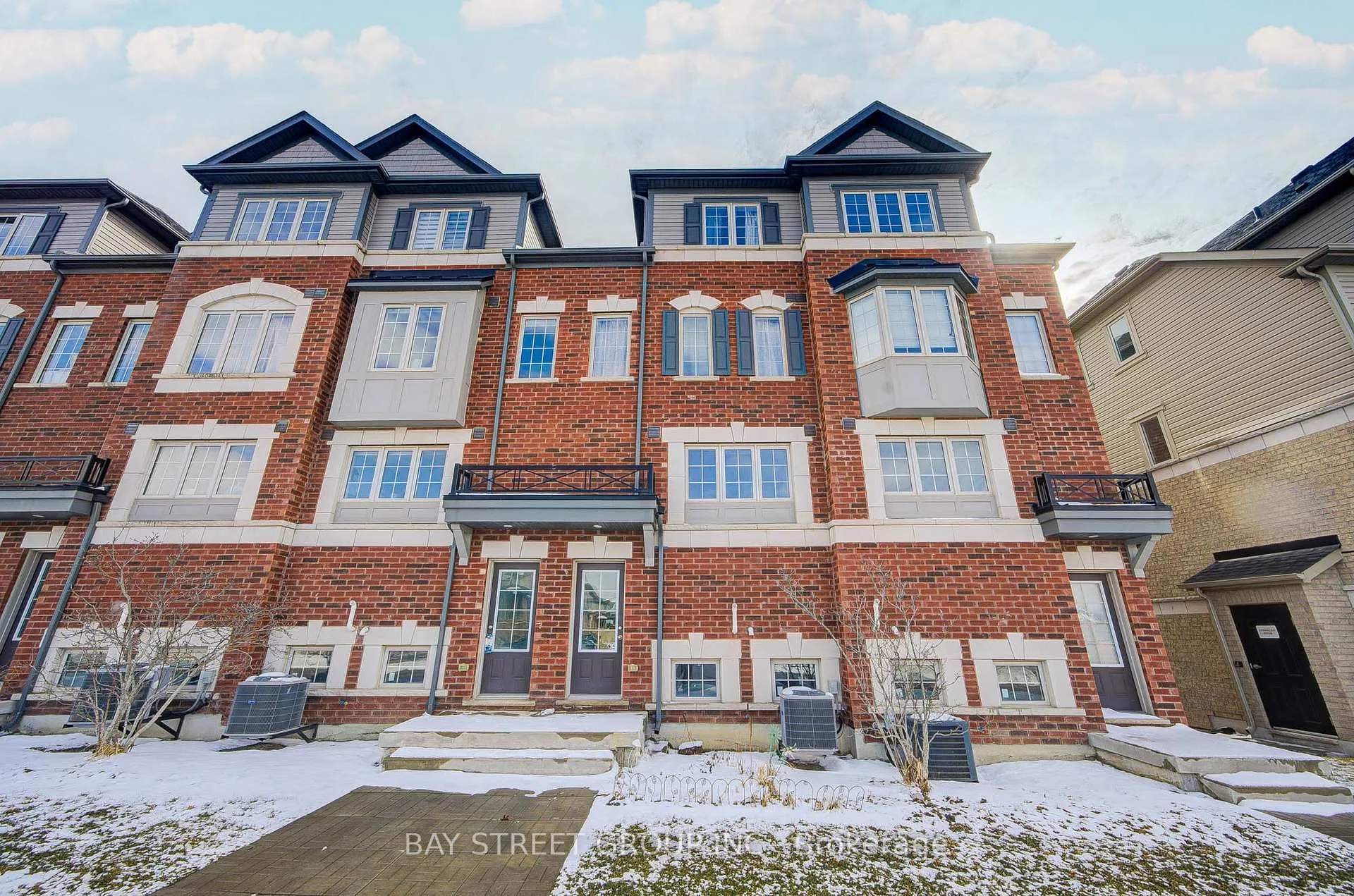 Photo 2 of 2378 Chevron Prince Path, Oshawa, Windfields — HOMEH