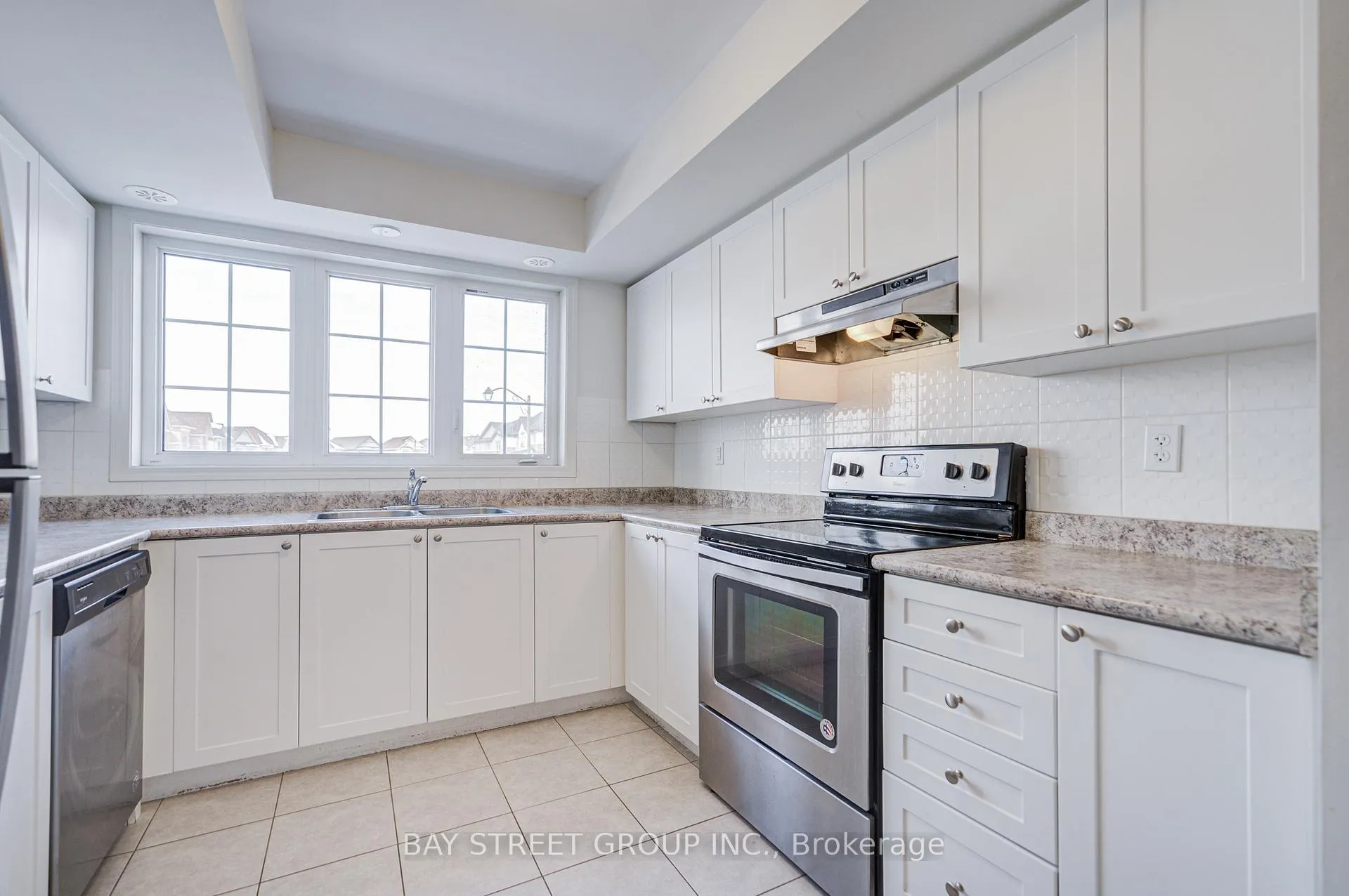 Photo 9 of 2378 Chevron Prince Path, Oshawa, Windfields — HOMEH