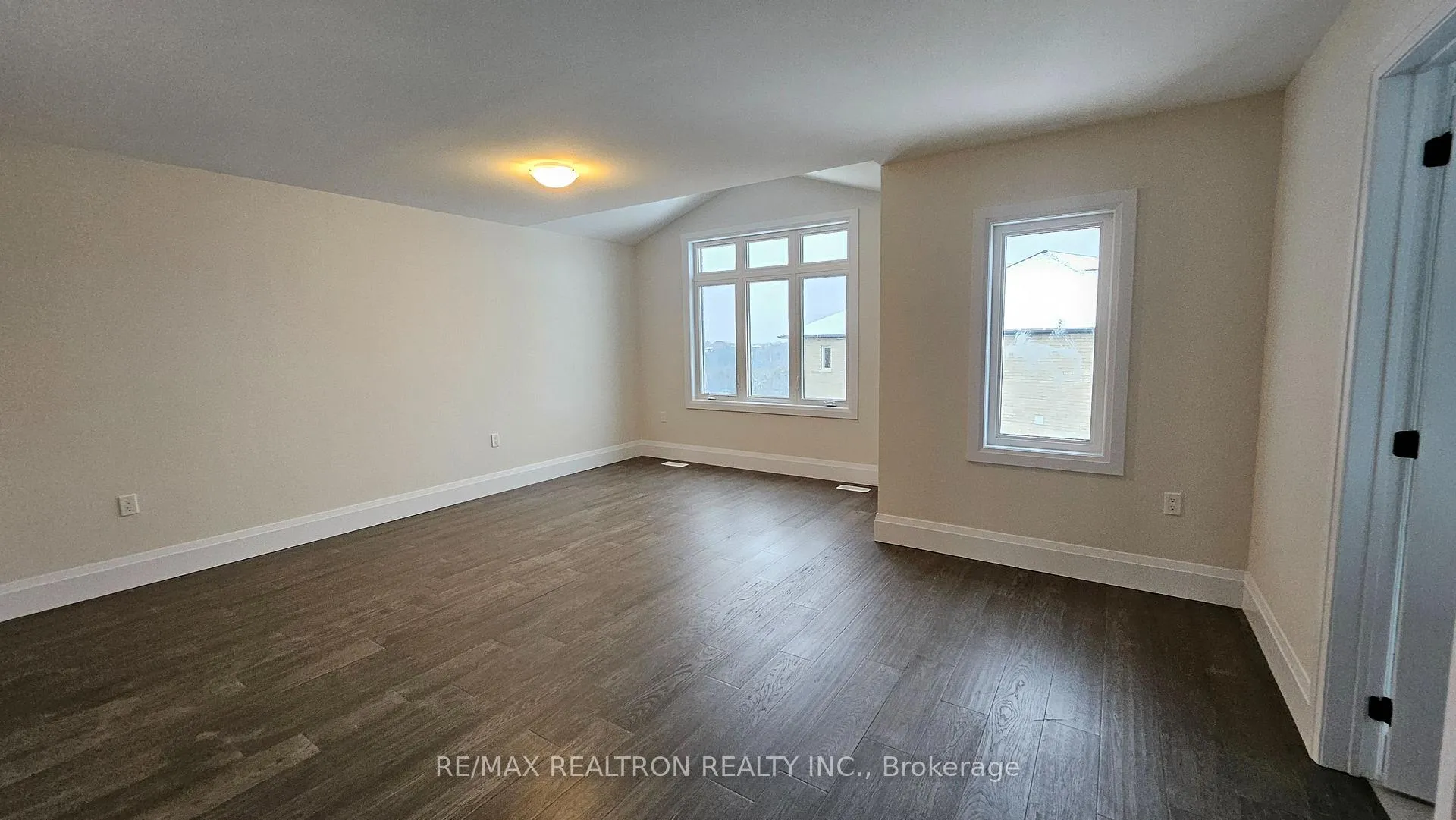 Photo 4 of 672 Lemay Grove, Peterborough, Monaghan Ward 2 — HOMEH