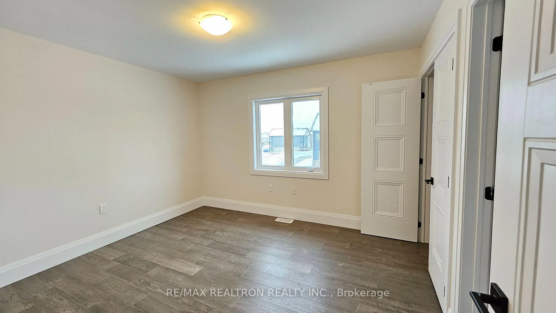 Photo 10 of 672 Lemay Grove, Peterborough, Monaghan Ward 2 — HOMEH