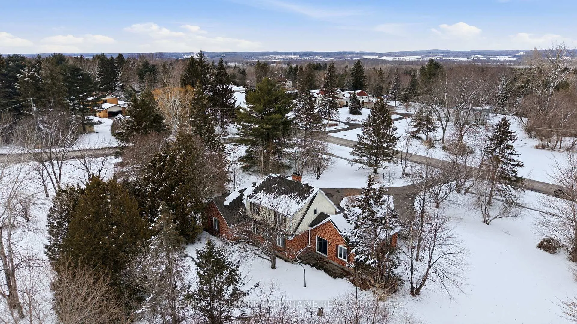 Photo 3 of 1460 Kinsella Drive, Ottawa, Cumberland Estates — HOMEH