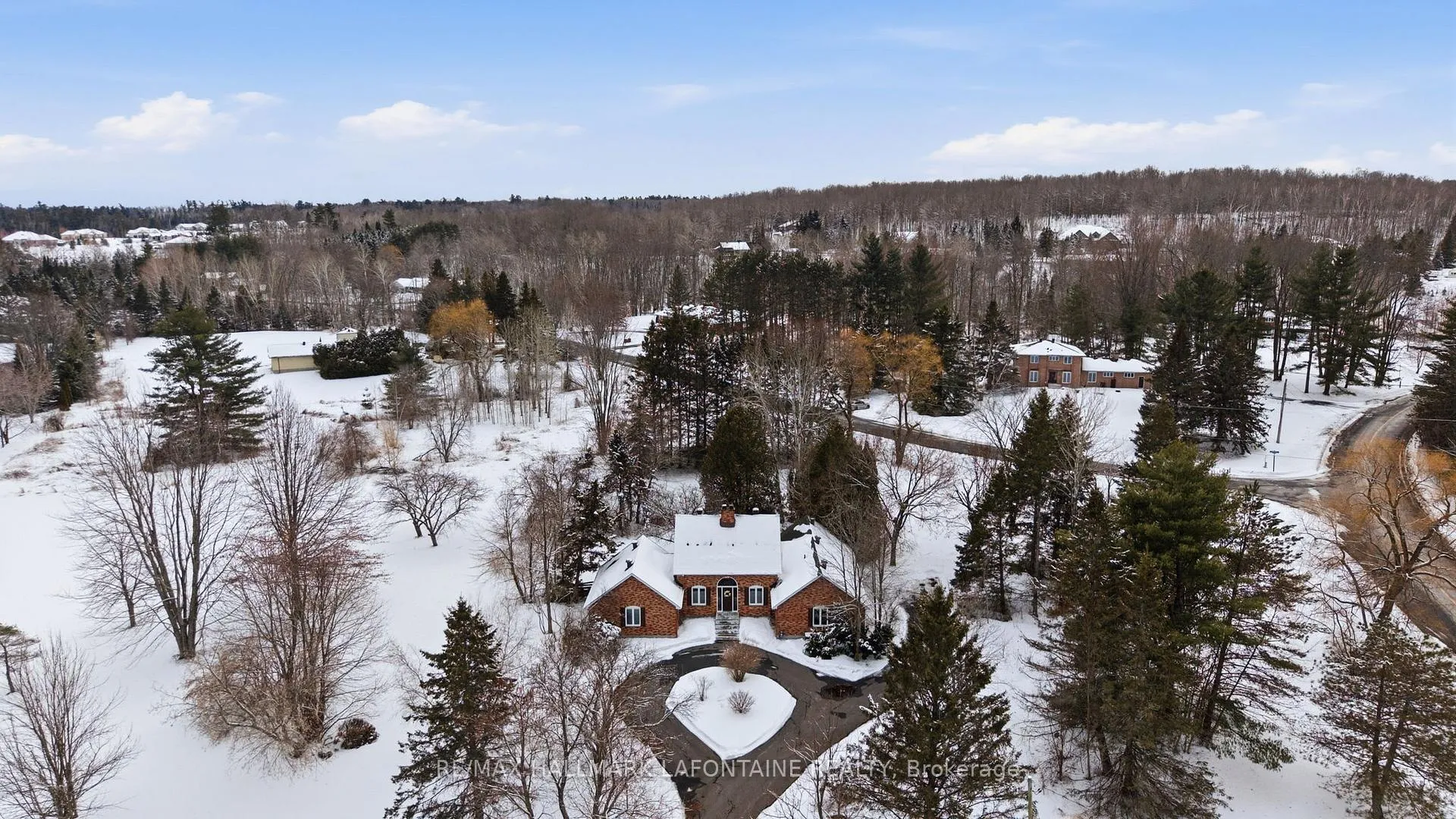 Photo 4 of 1460 Kinsella Drive, Ottawa, Cumberland Estates — HOMEH
