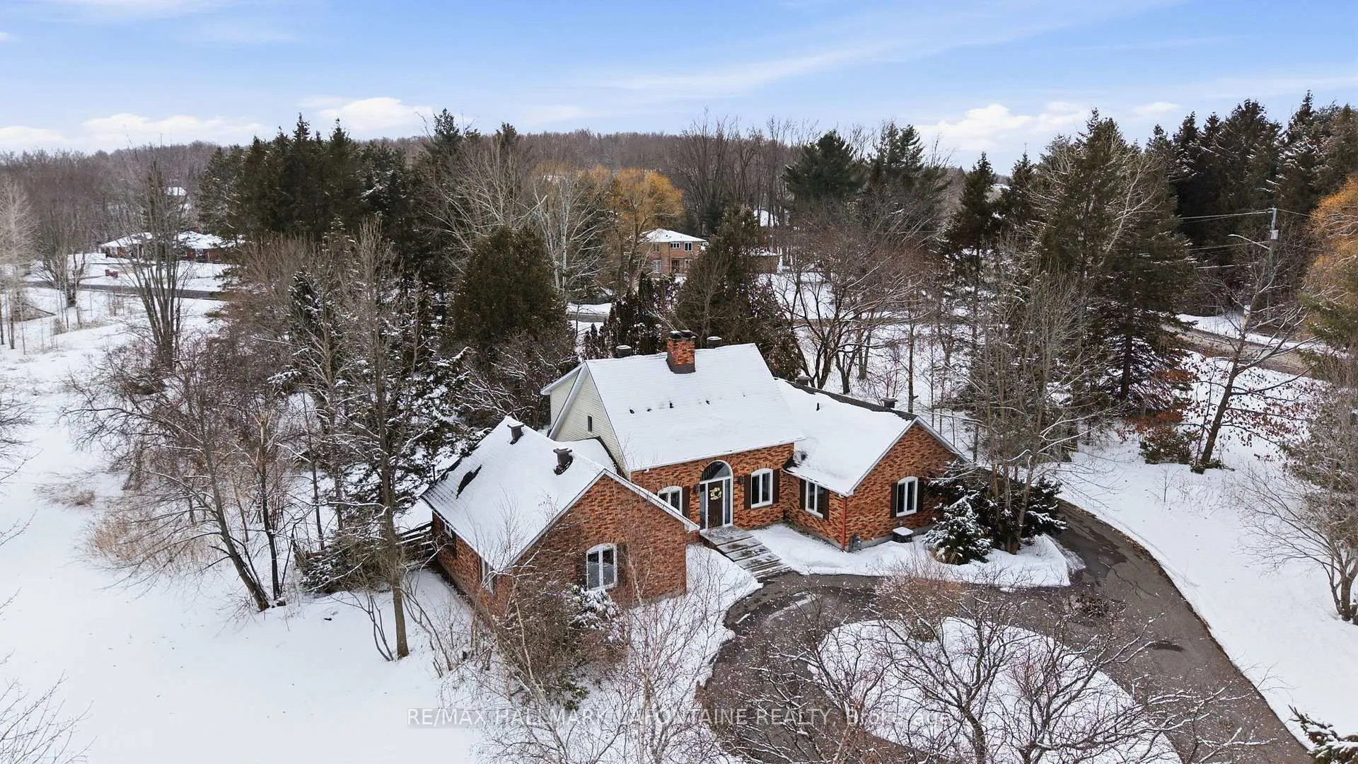 Photo 5 of 1460 Kinsella Drive, Ottawa, Cumberland Estates — HOMEH