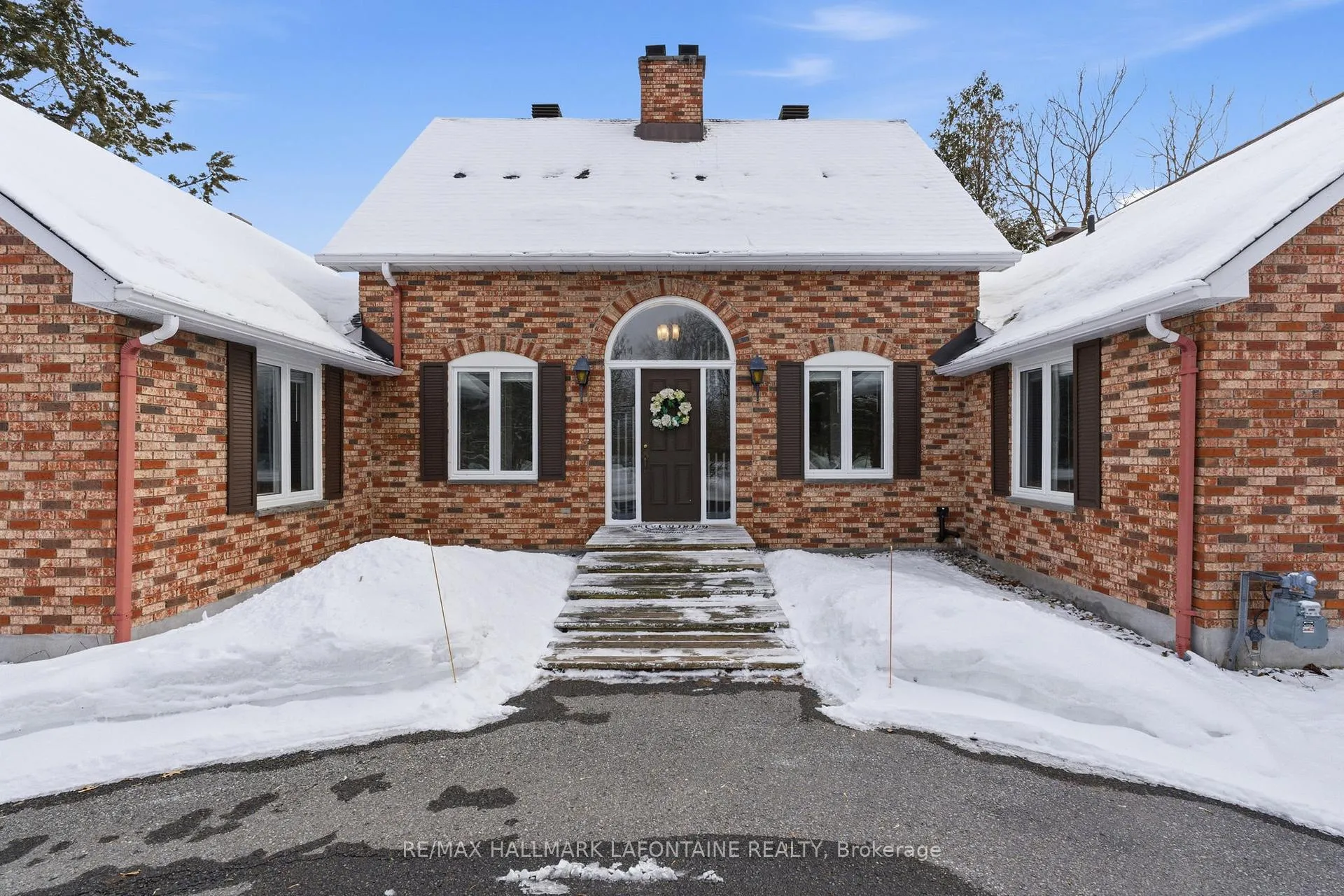 Photo 6 of 1460 Kinsella Drive, Ottawa, Cumberland Estates — HOMEH