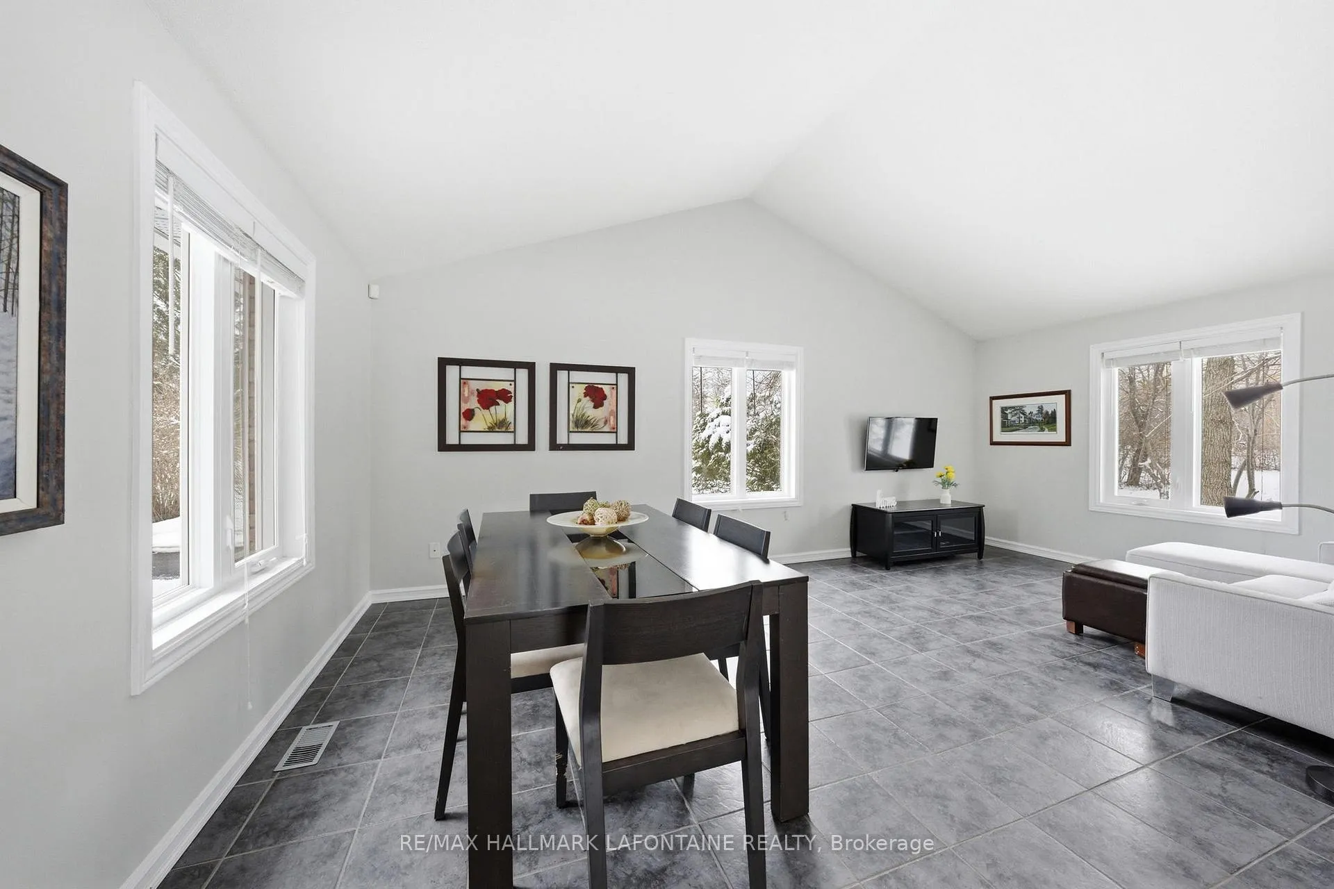 Photo 11 of 1460 Kinsella Drive, Ottawa, Cumberland Estates — HOMEH