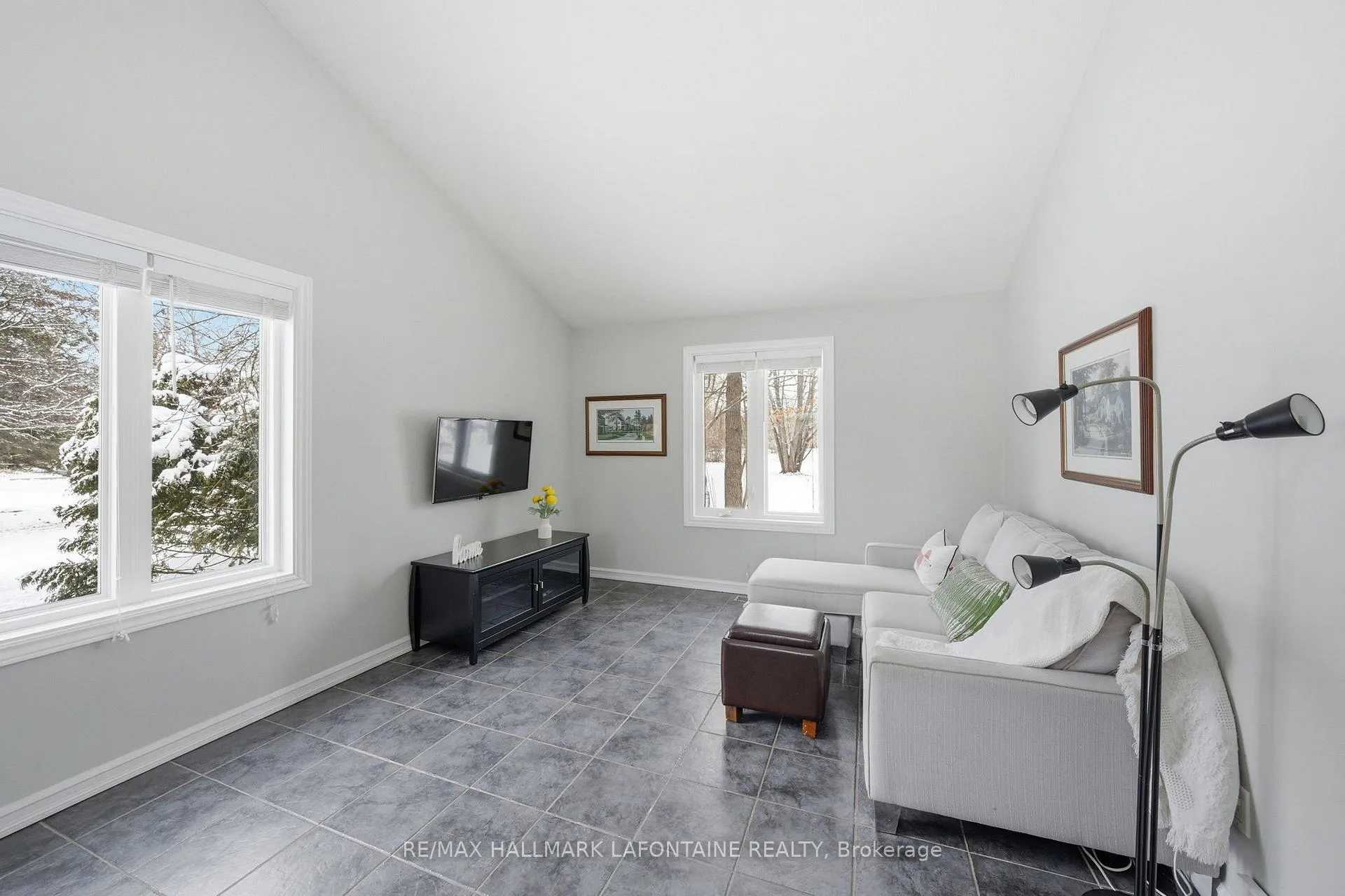 Photo 12 of 1460 Kinsella Drive, Ottawa, Cumberland Estates — HOMEH