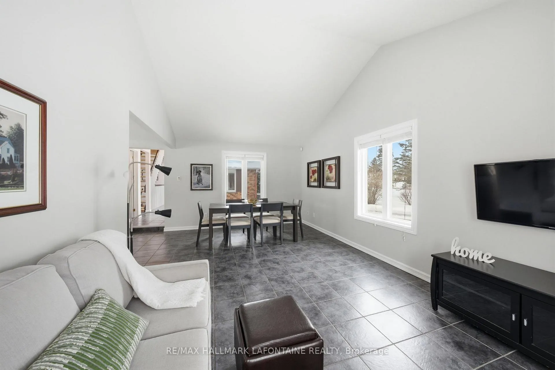 Photo 13 of 1460 Kinsella Drive, Ottawa, Cumberland Estates — HOMEH