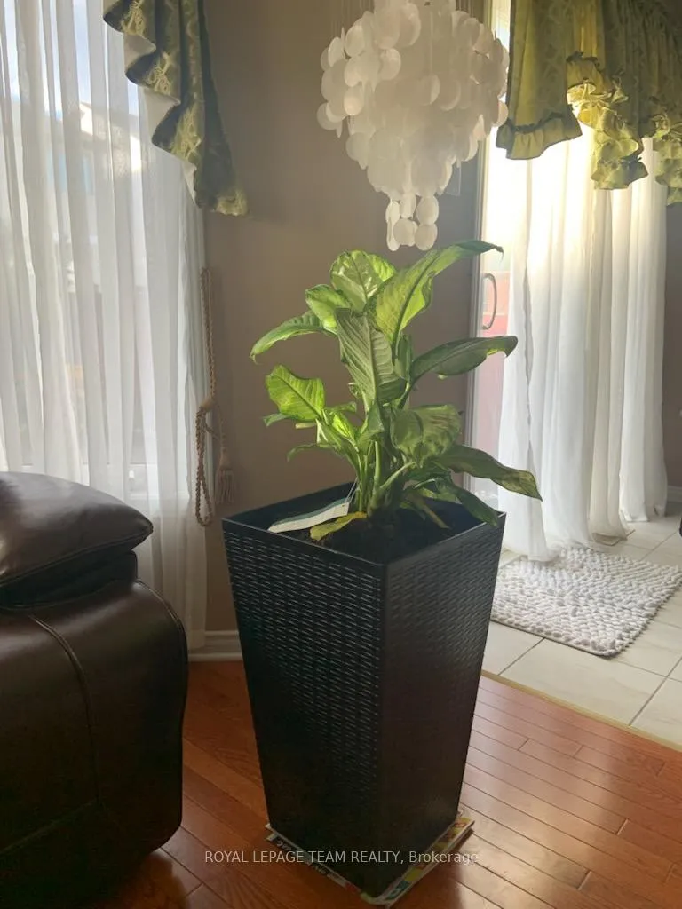 Photo 3 of 115 Macara Crescent, Ottawa, Kanata - Morgan's Grant/South March — HOMEH