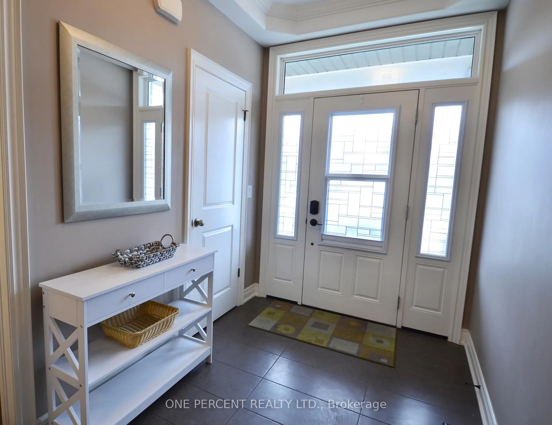Photo 2 of 8 Moes Crescent, St. Catharines, Port Weller — HOMEH
