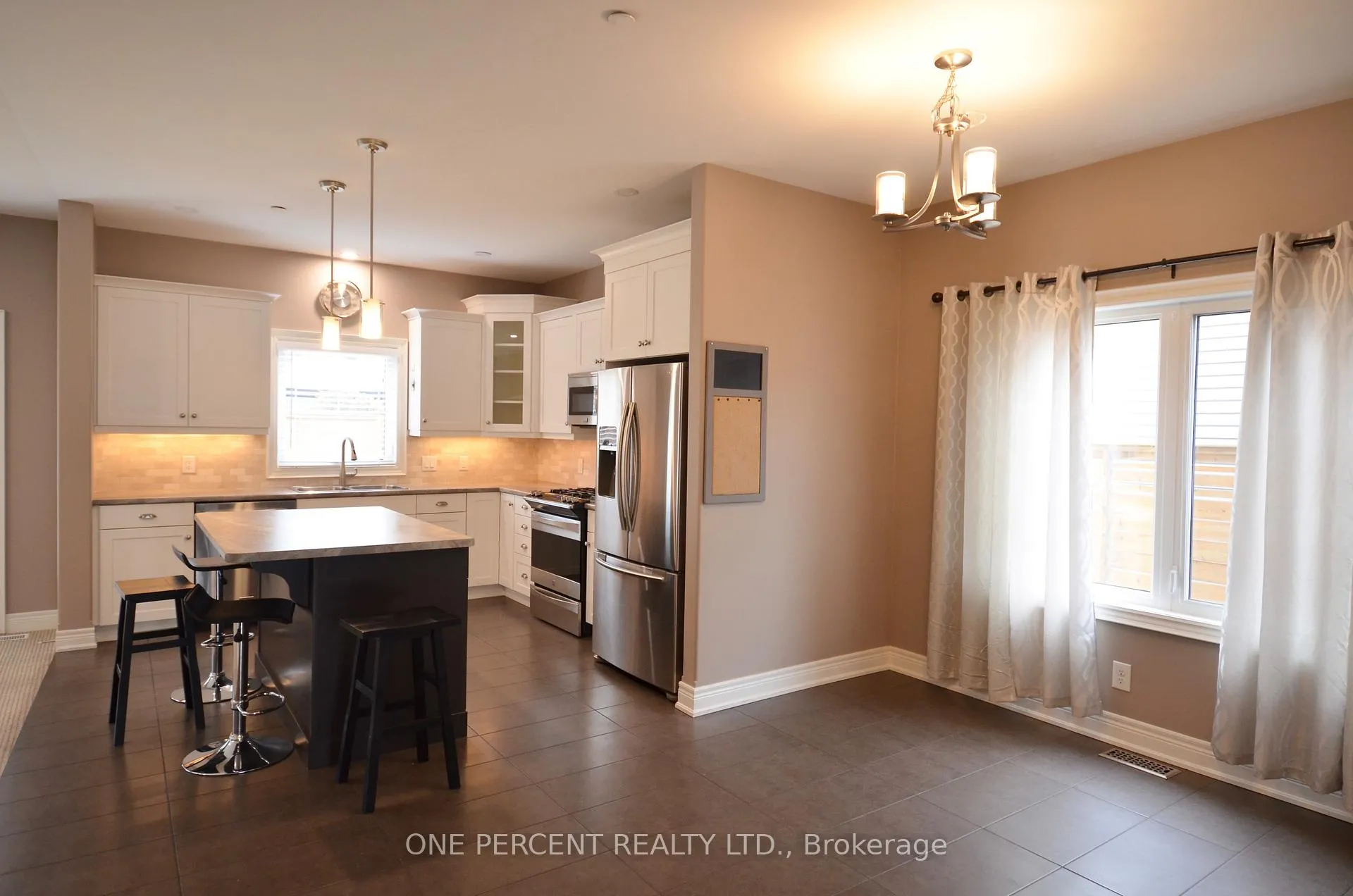Photo 3 of 8 Moes Crescent, St. Catharines, Port Weller — HOMEH