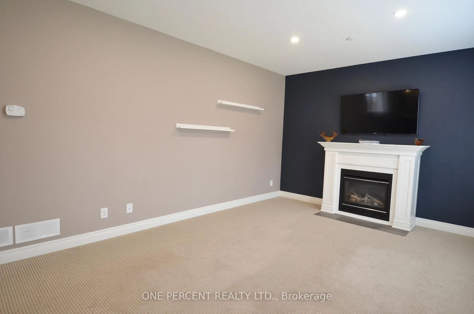 Photo 5 of 8 Moes Crescent, St. Catharines, Port Weller — HOMEH