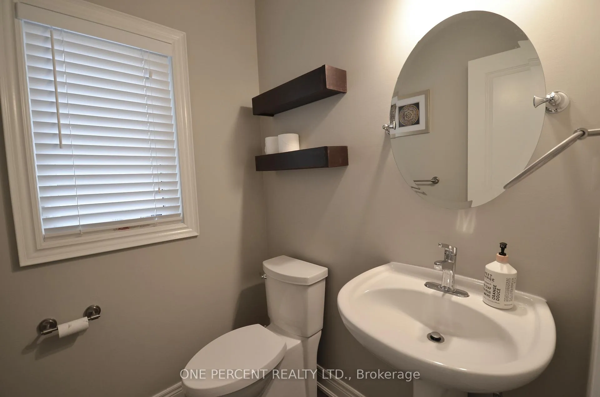 Photo 9 of 8 Moes Crescent, St. Catharines, Port Weller — HOMEH