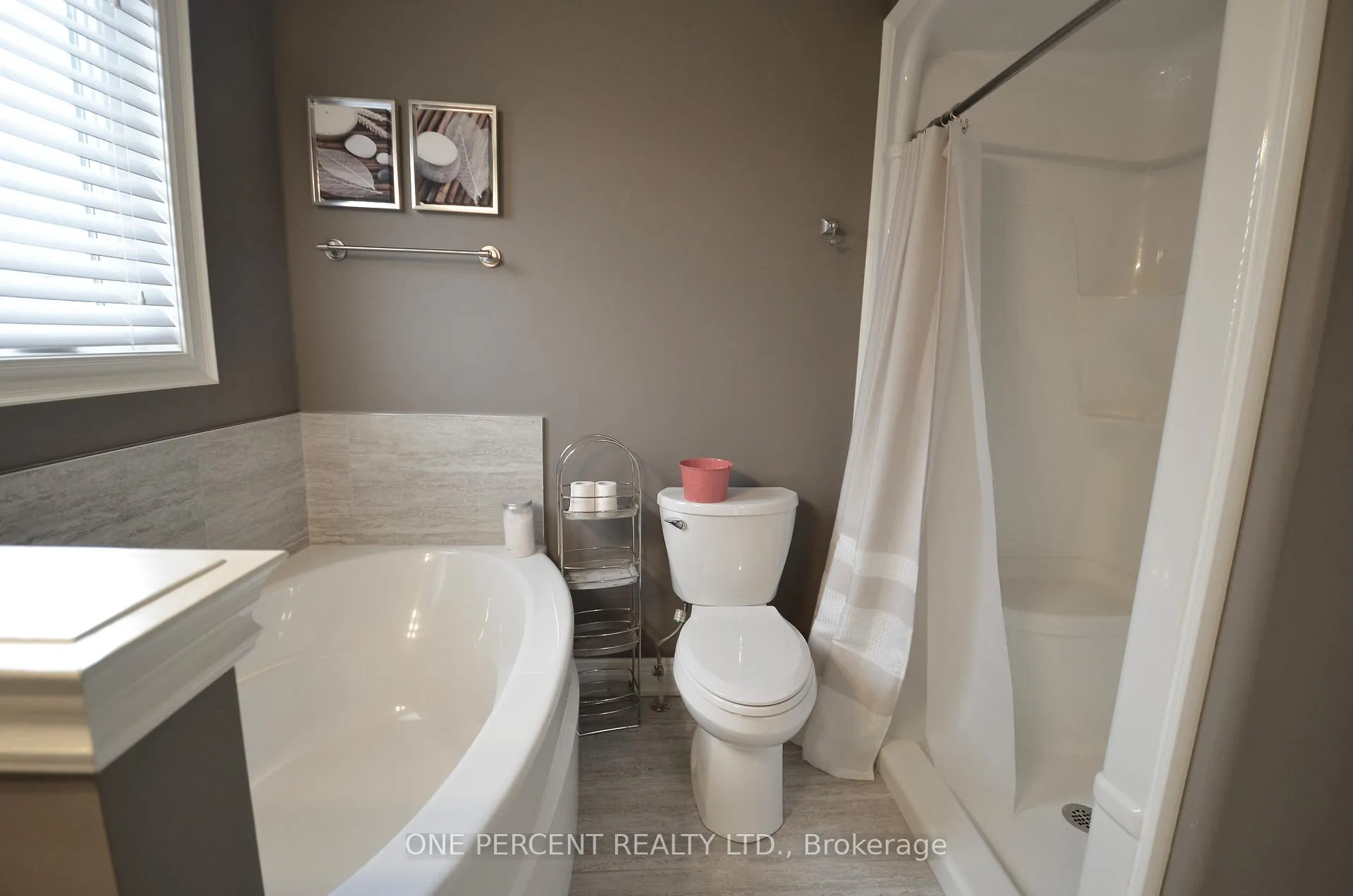 Photo 13 of 8 Moes Crescent, St. Catharines, Port Weller — HOMEH