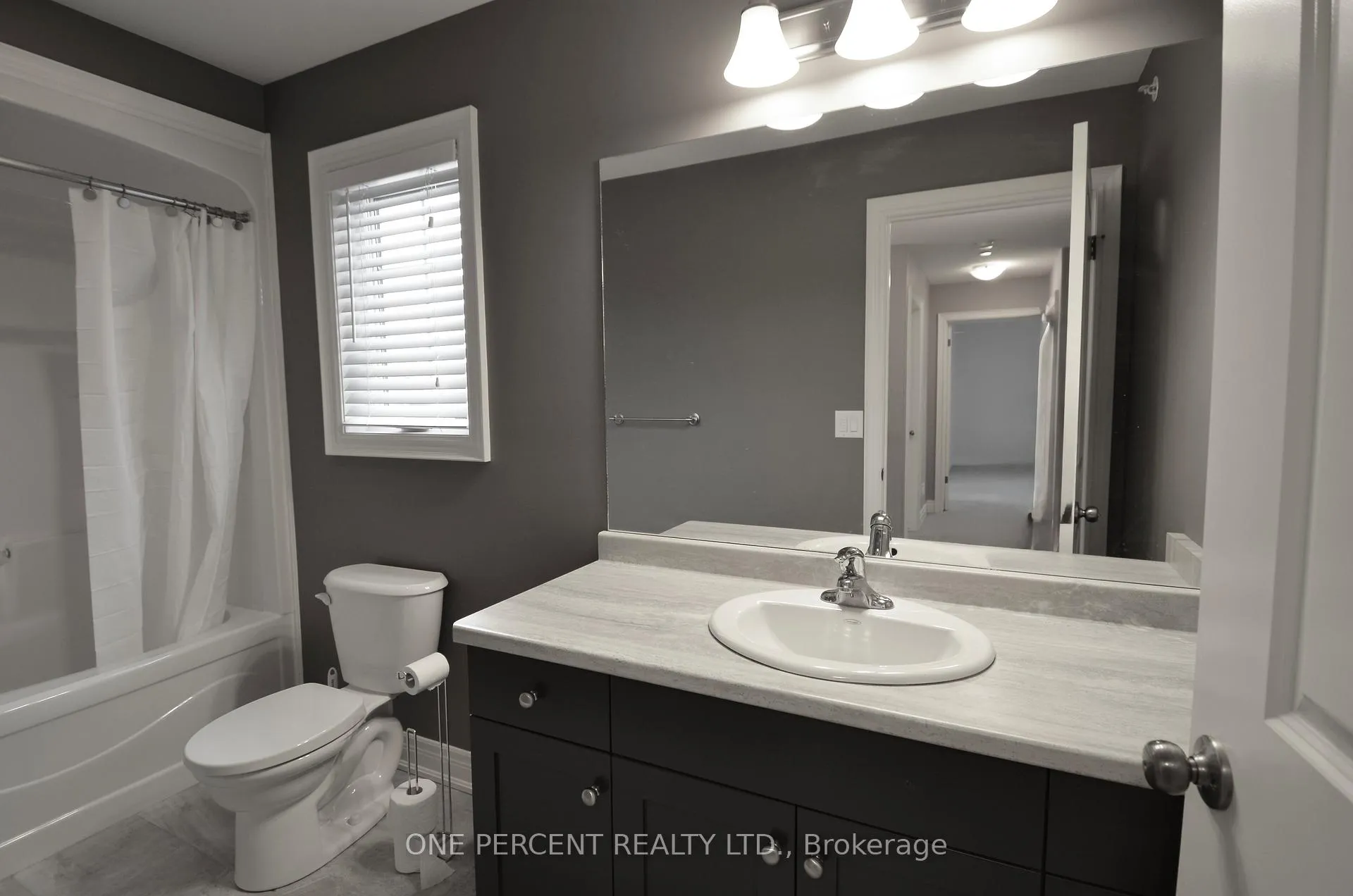 Photo 17 of 8 Moes Crescent, St. Catharines, Port Weller — HOMEH