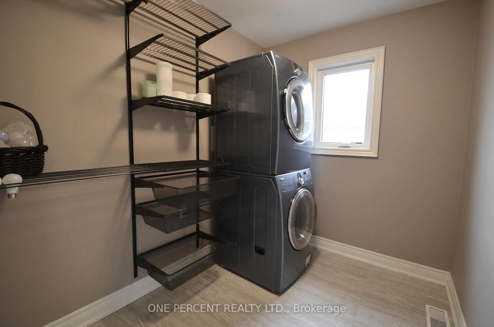 Photo 20 of 8 Moes Crescent, St. Catharines, Port Weller — HOMEH