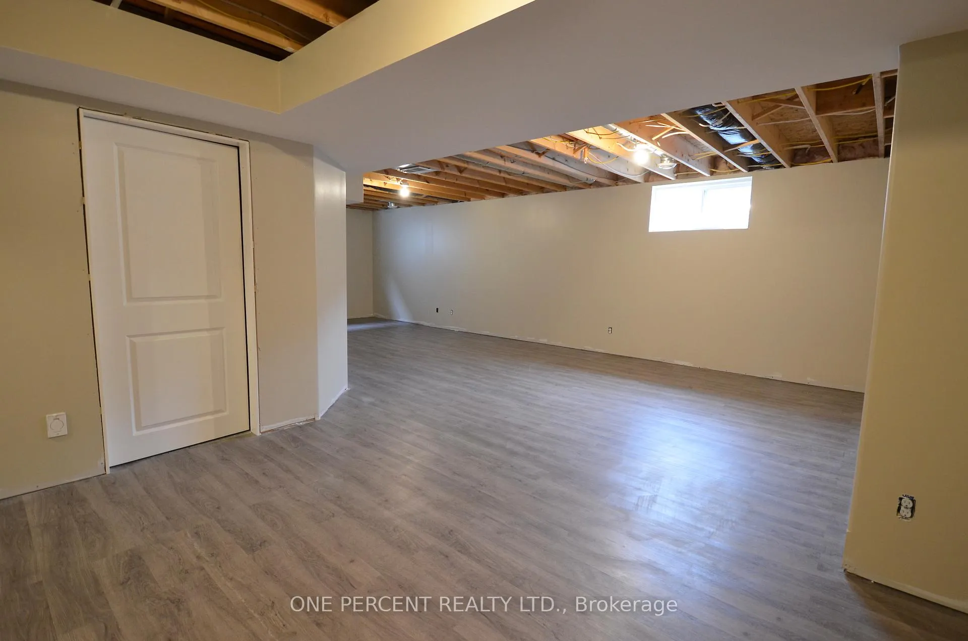 Photo 23 of 8 Moes Crescent, St. Catharines, Port Weller — HOMEH