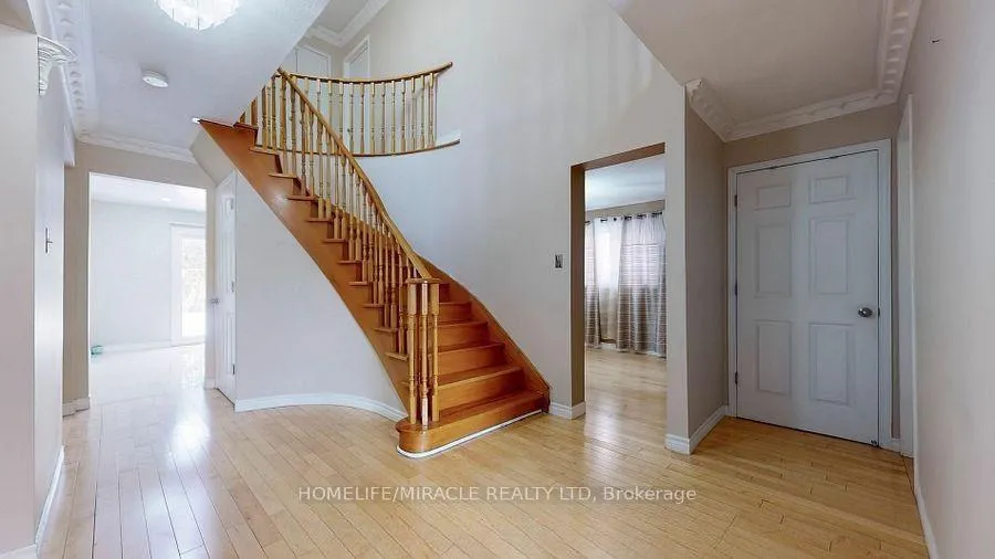 Photo 2 of 118 Wexford Road, Brampton, Heart Lake West — HOMEH