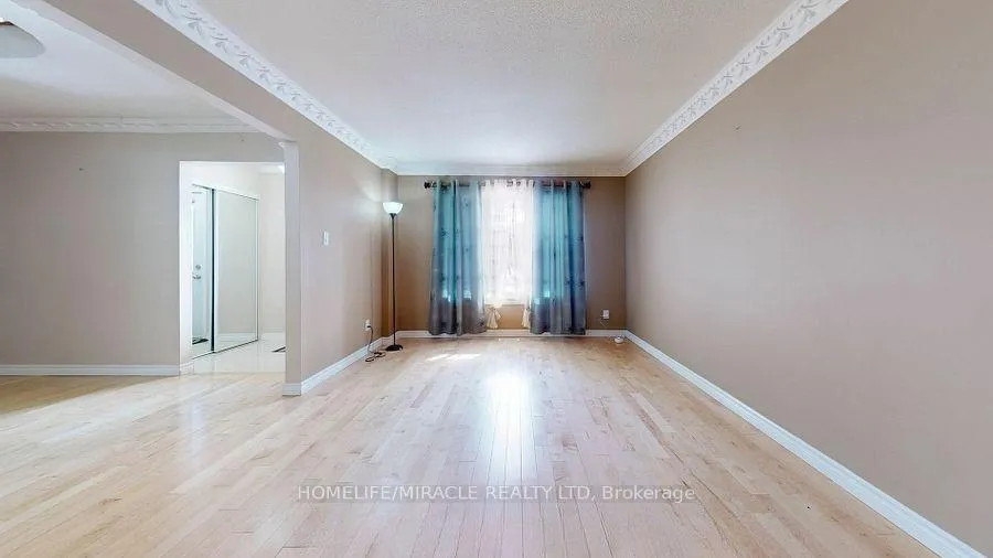 Photo 4 of 118 Wexford Road, Brampton, Heart Lake West — HOMEH