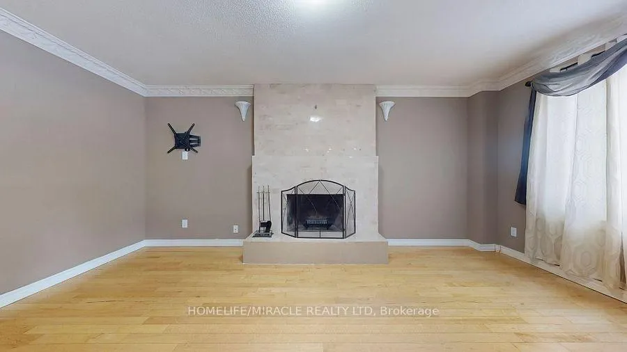 Photo 5 of 118 Wexford Road, Brampton, Heart Lake West — HOMEH