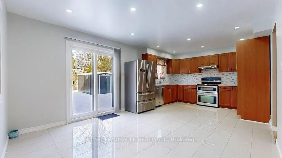 Photo 7 of 118 Wexford Road, Brampton, Heart Lake West — HOMEH