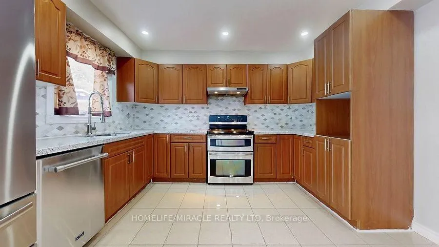 Photo 8 of 118 Wexford Road, Brampton, Heart Lake West — HOMEH