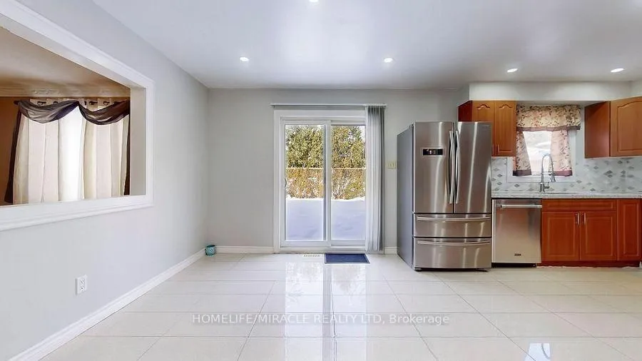 Photo 9 of 118 Wexford Road, Brampton, Heart Lake West — HOMEH