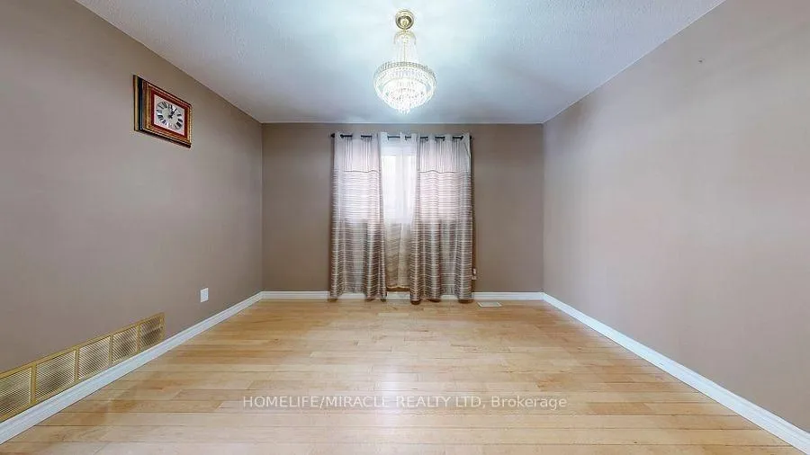 Photo 10 of 118 Wexford Road, Brampton, Heart Lake West — HOMEH