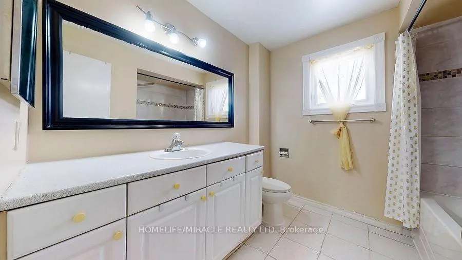 Photo 18 of 118 Wexford Road, Brampton, Heart Lake West — HOMEH