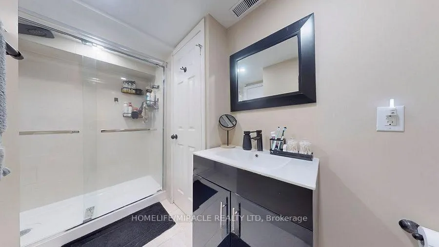Photo 24 of 118 Wexford Road, Brampton, Heart Lake West — HOMEH