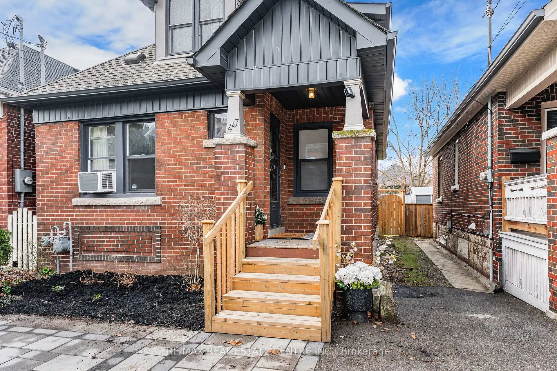 Photo 3 of 447 Herkimer Street, Hamilton, Kirkendall — HOMEH