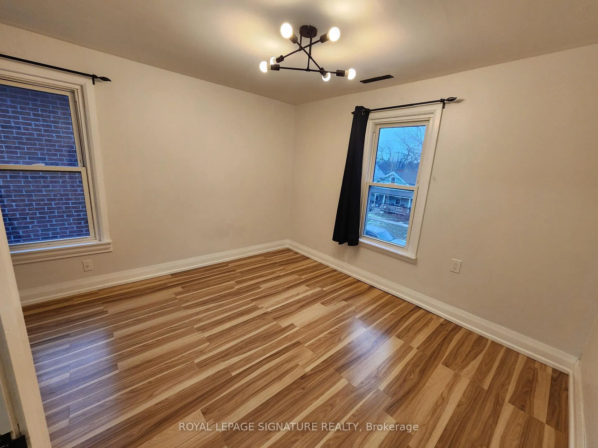 Photo 2 of 731 St Antoine Crescent, Windsor, Sandwich — HOMEH