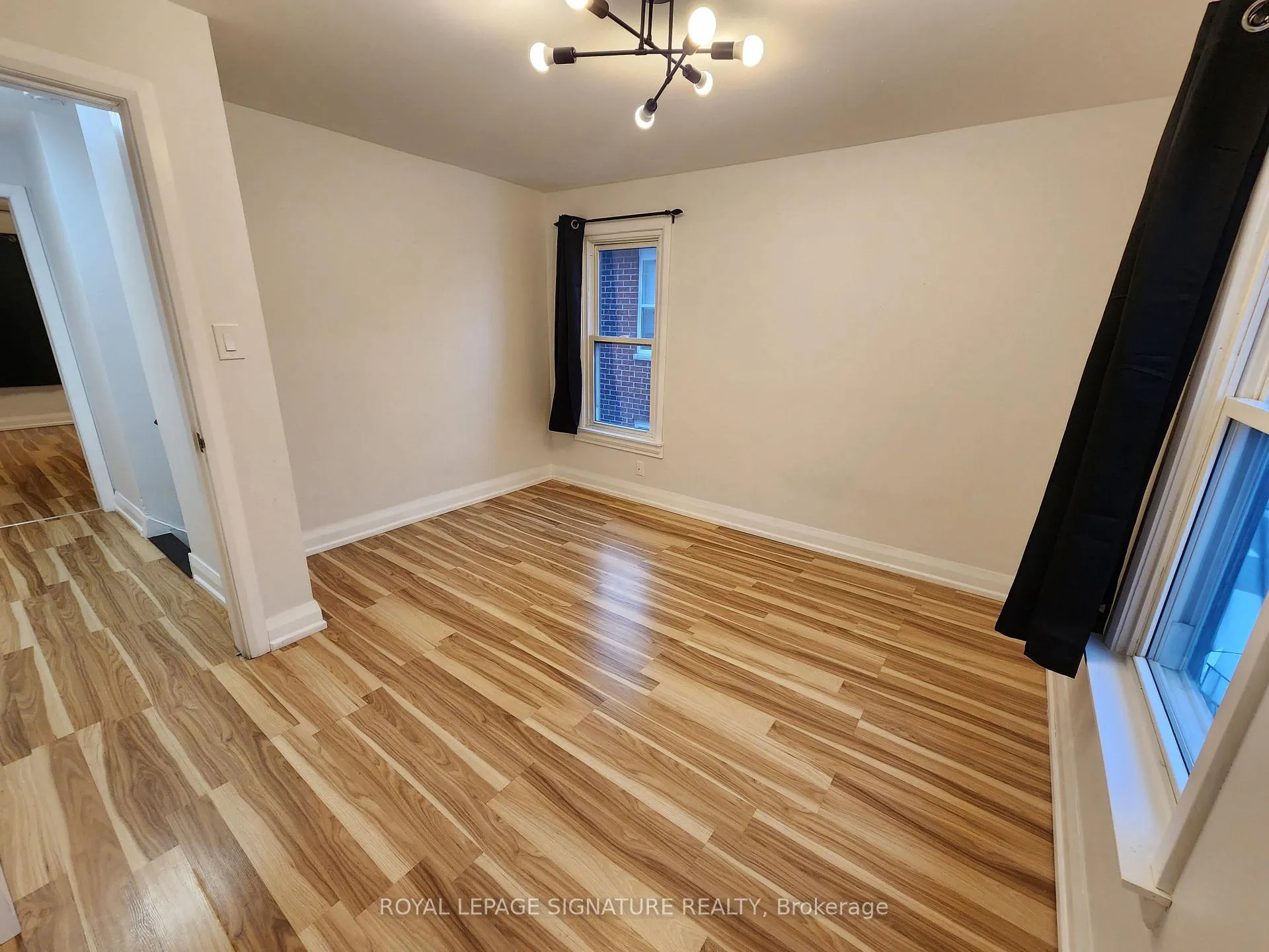 Photo 3 of 731 St Antoine Crescent, Windsor, Sandwich — HOMEH