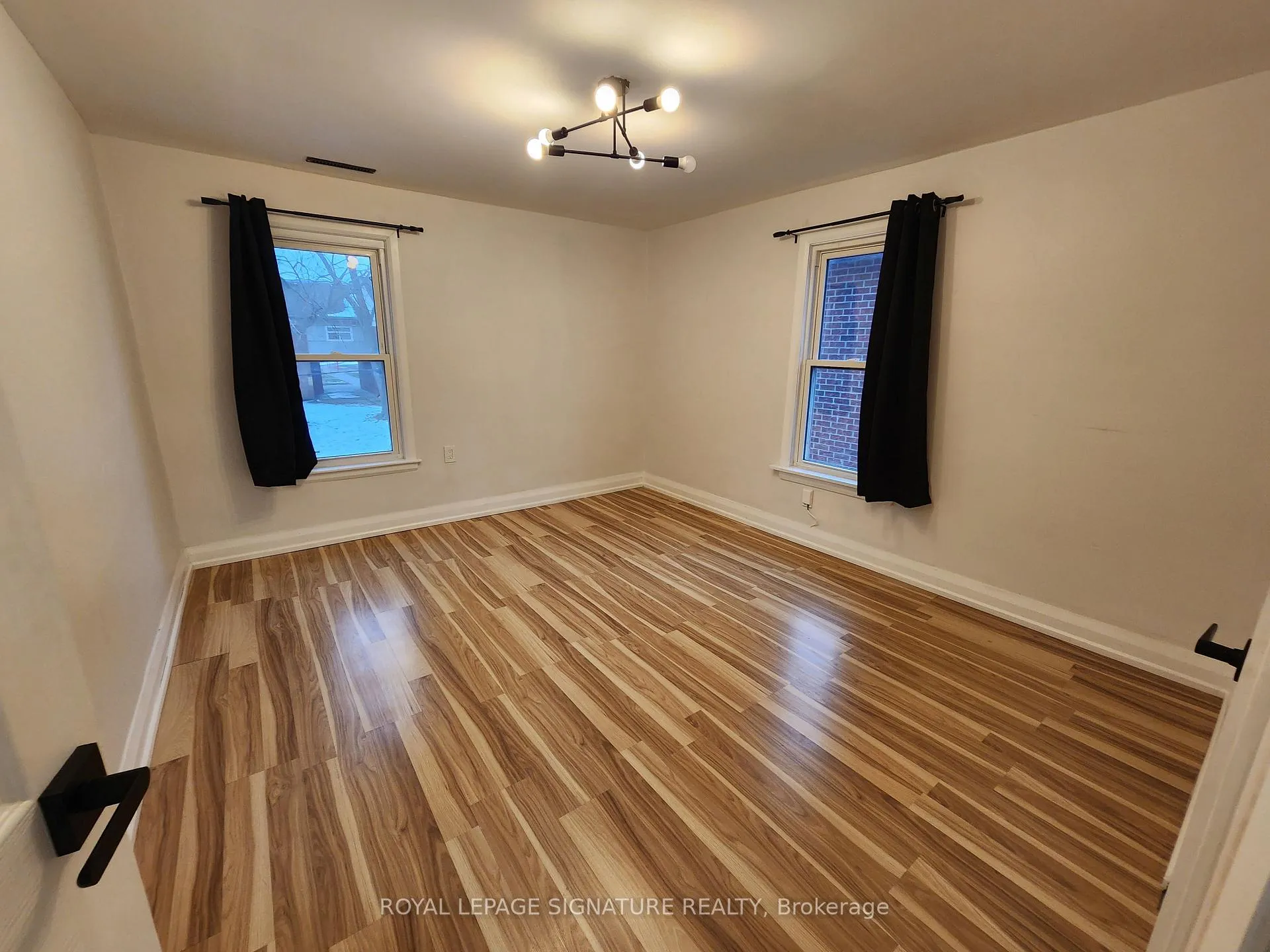 Photo 4 of 731 St Antoine Crescent, Windsor, Sandwich — HOMEH