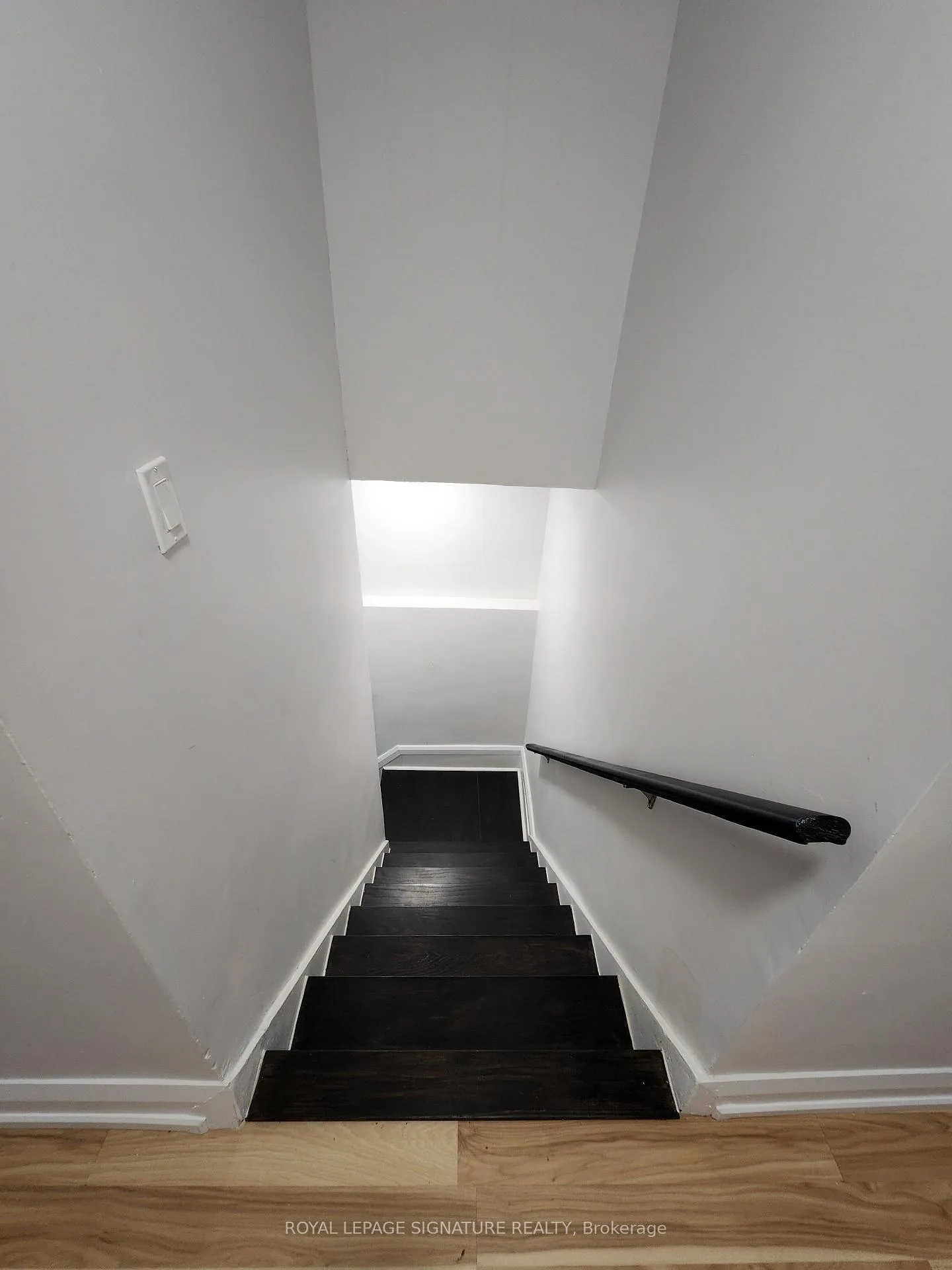 Photo 10 of 731 St Antoine Crescent, Windsor, Sandwich — HOMEH